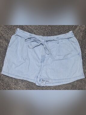 XL GAP Light Blue Pinstriped Tie-Waist Bermuda Shorts
